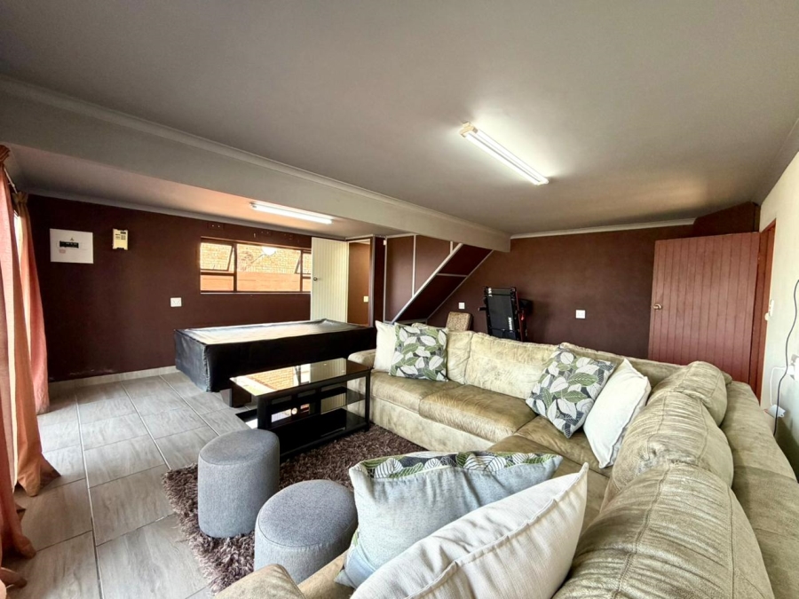 4 Bedroom Property for Sale in Herolds Bay Western Cape